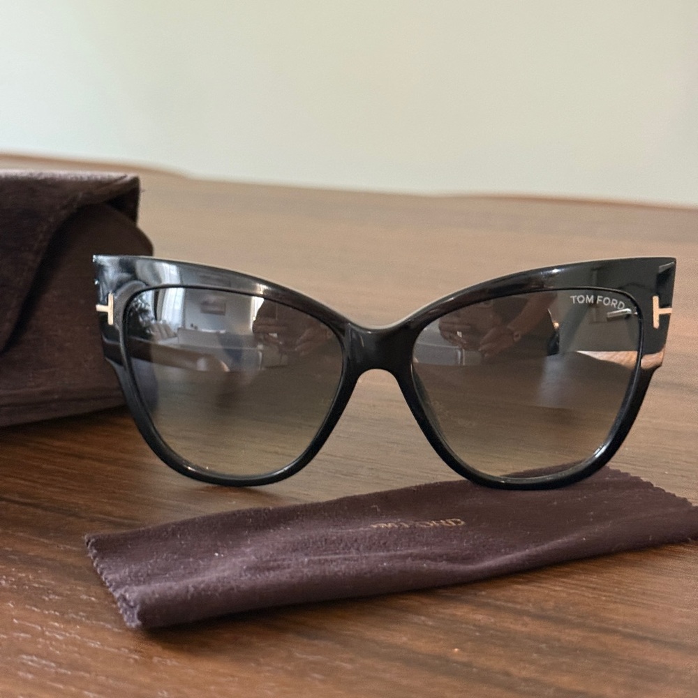 Tom Ford Black Cat-Eye Sunglasses
